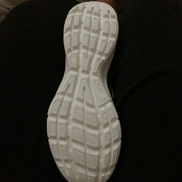 Fila 🌟Host Pick🌟 NWT size 4 youth running- pink/gray - Picture 3 of 6